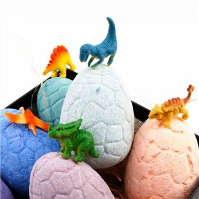 中国内におもちゃが入ったお風呂の爆弾