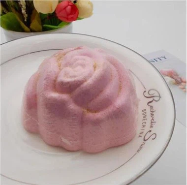 豪華なバラの形をしたバスボム