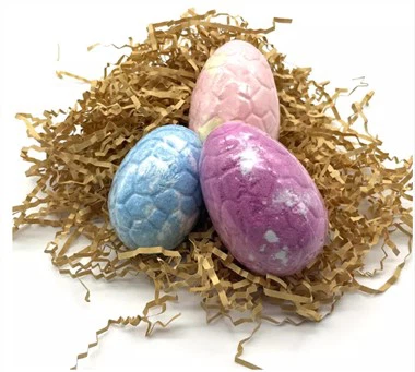 子供用のおもちゃ付きの卵形のバスボム